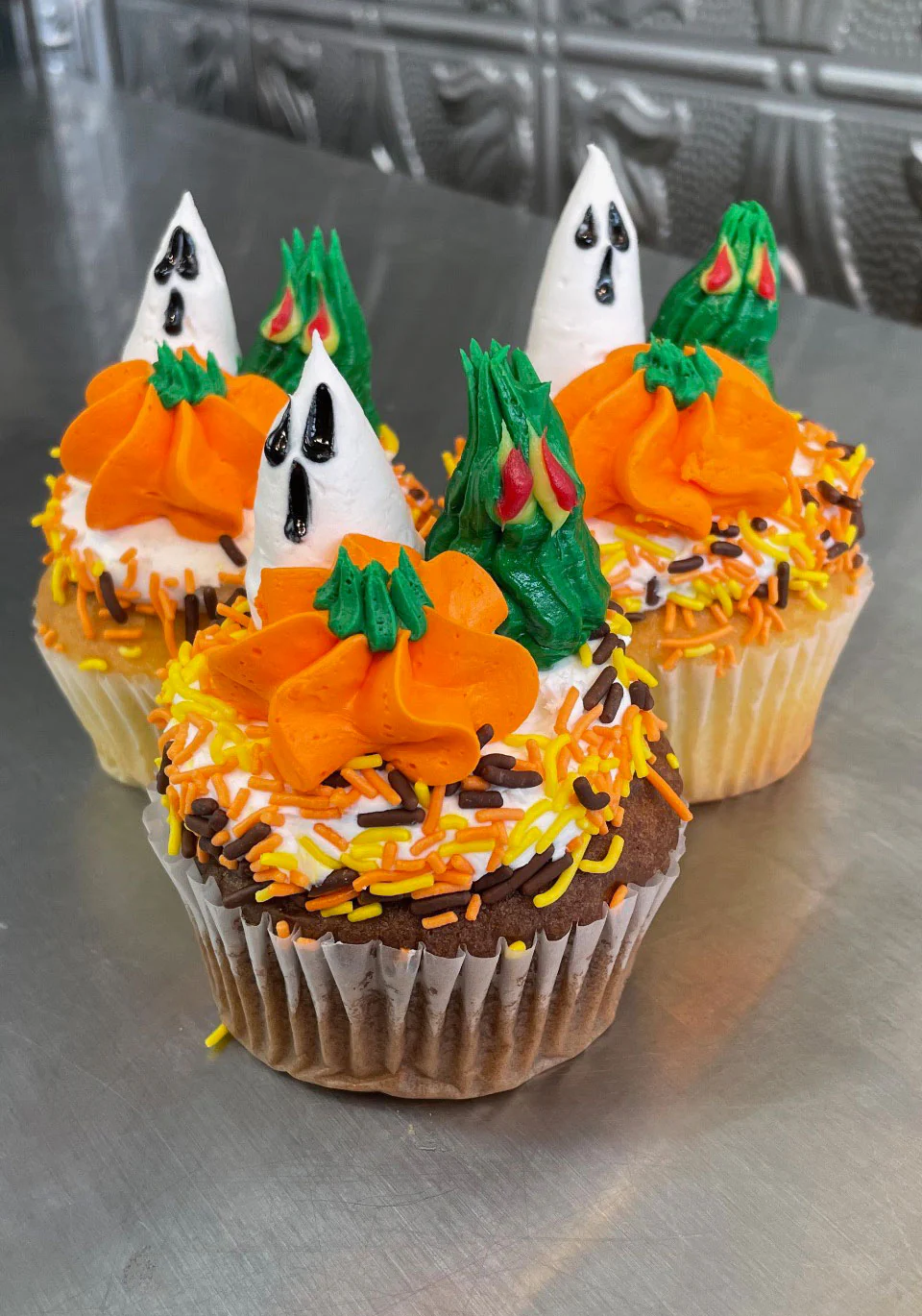 Halloween Cupcakes (set of 6) For Store Pickup and Local Delivery ONLY.